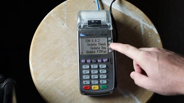 ACTUALIZACIÓN DE VERIFONE VX520 смотреть онлайн