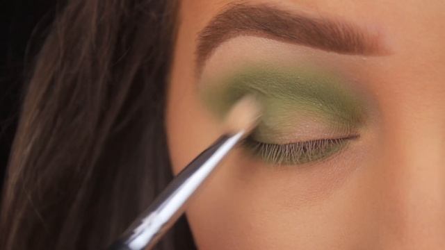 COLOURPOP X BABY YODA 'THE CHILD' PALETTE TUTORIAL | EIMEAR MCELHERON смотреть онлайн
