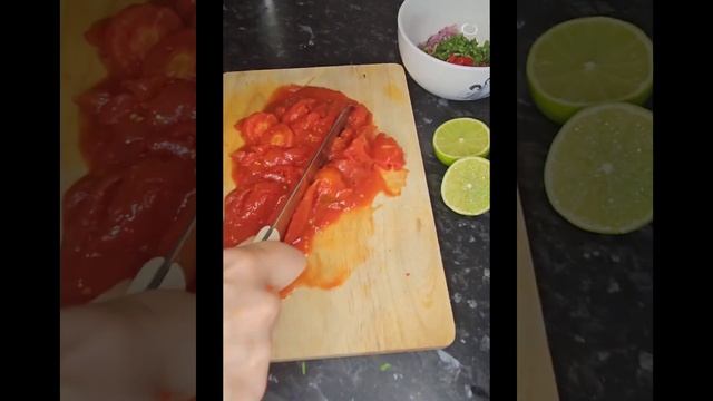 Easy Tomato Salsa #food #nachos смотреть онлайн