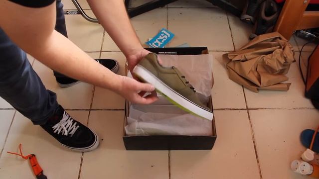 CCS Clothing Unboxing #2 - Vans anti-hero Beanie , DC tonik SE shoes смотреть онлайн