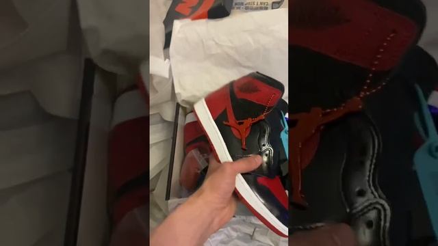 Глянцевые тяги Nike Air Jordan 1 High #poizon #кроссовки #jordan смотреть онлайн