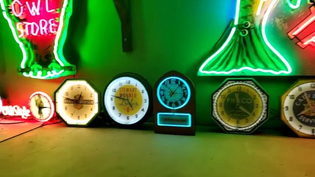 Neon Signs & Clocks смотреть онлайн