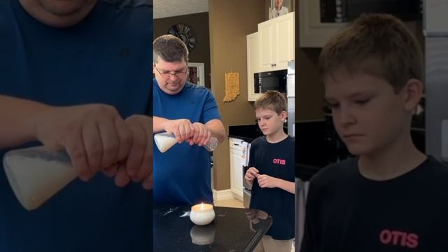 Pouring Carbon Dioxide onto a Candle смотреть онлайн
