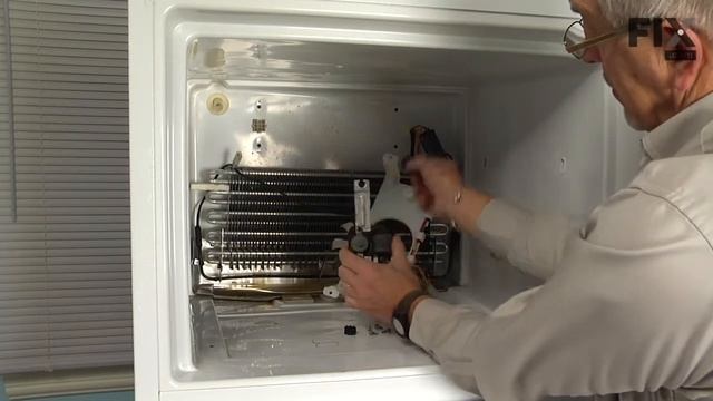 Whirlpool Refrigerator Repair – How to replace the Freezer Evaporator Fan Motor with Blade смотреть онлайн