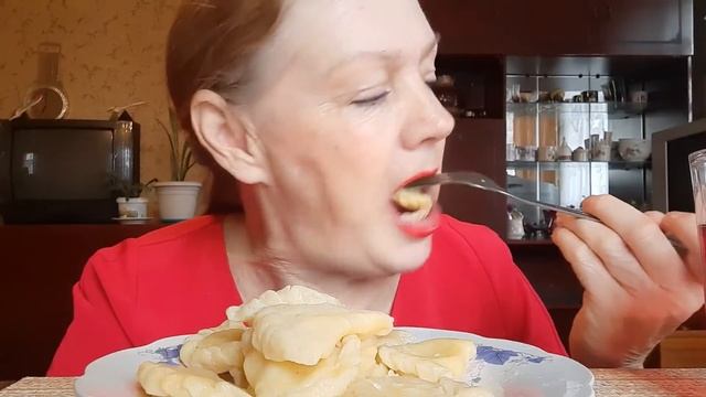 #Мукбанг Russia #mukbang #food #вареники с картофелем🥟🍴 смотреть онлайн