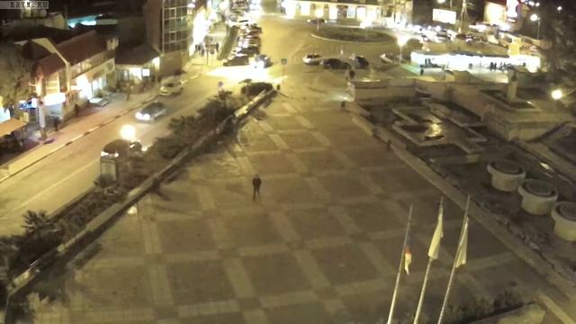 Вебкамера "Площадь Советская". Запись 05.12.2017 18:00:05 смотреть онлайн