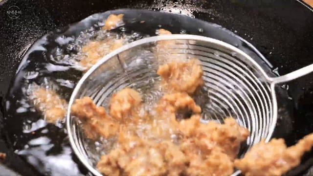 정말 쉬운 1인분 탕수육 : 반짝반짝 투명한 소스의 비밀 смотреть онлайн