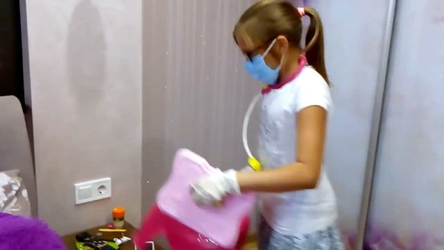 У МИЛАНЫ БОЛИТ ЖЫВОТ И ЗУБКИ ОТ СЛАДОСТЕЙ! смотреть онлайн