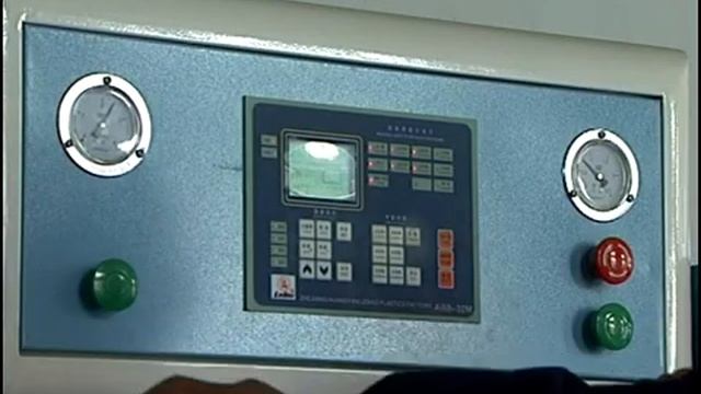 Полуавтоматическая машина для выдува L-BS 511 смотреть онлайн