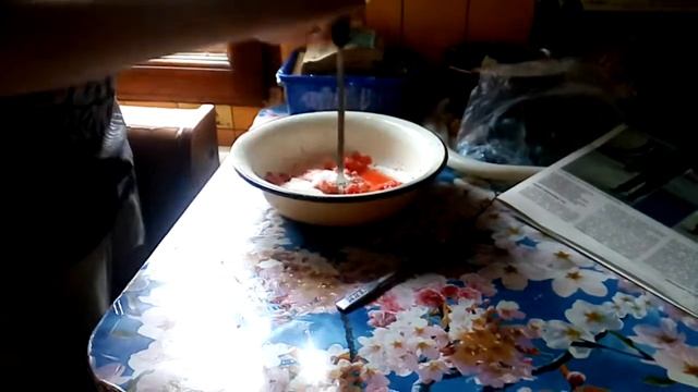 Самая вкусная и простая в приготовлении сладость из клубники!!! смотреть онлайн