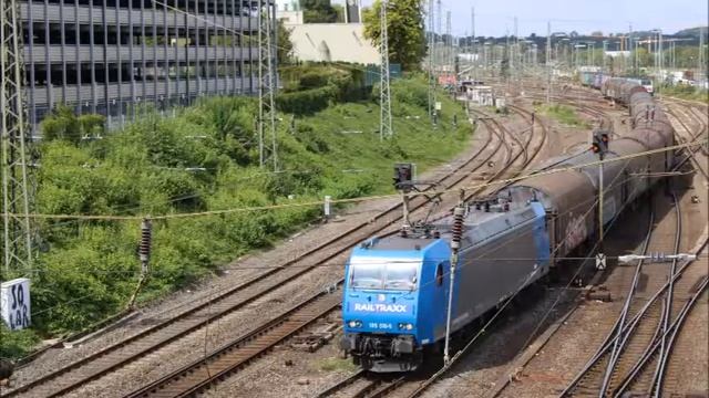 Foto Reeks DB Aachen und Aachen - West смотреть онлайн
