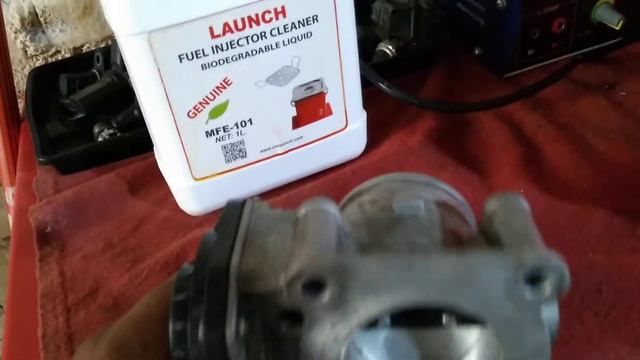 Limpieza de cuerpo aceleración y Inyectores Toyota 1NZ Yaris смотреть онлайн