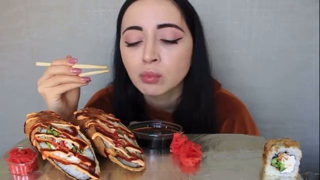 Мукбанг Айка Эмили роллы.MUKBANG Ayka Emily sushi rolls смотреть онлайн