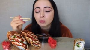 Мукбанг Айка Эмили роллы.MUKBANG Ayka Emily sushi rolls