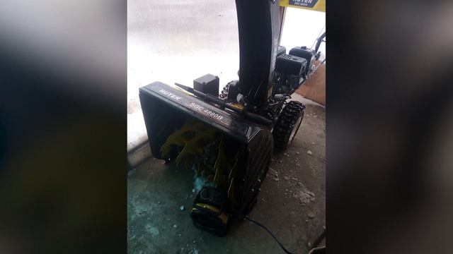 Снегоуборщик Huter SGC 4800B смотреть онлайн