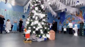 Новый год. 1 б класс. Гимназия Универс