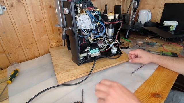 jura e80. Не включается кофемолка и крутилка не регулирует объем кофе. смотреть онлайн