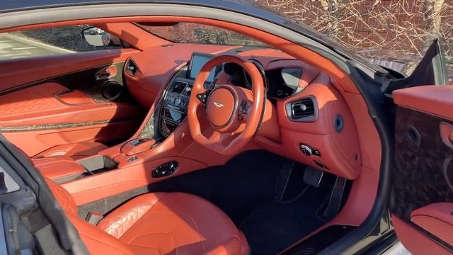2018 (18) DBS in Xenon Grey смотреть онлайн