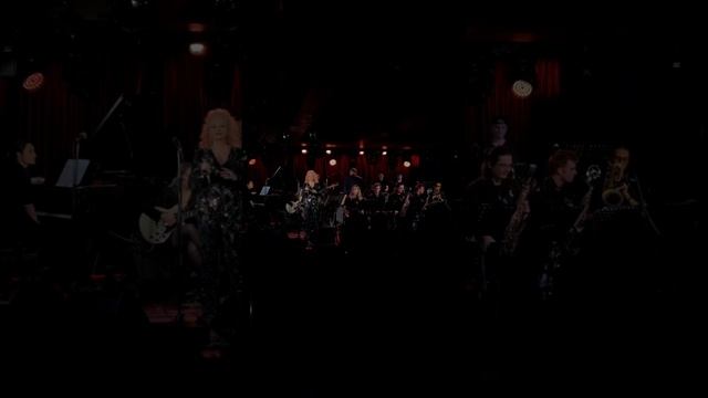 И состоялась премьера мирового хита от группы Юритмикс Sweet Dreams смотреть онлайн