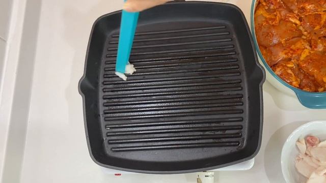 ÖZEL SOSUYLA MANGAL LEZZETİNDE 🔥PÜF NOKTALARI İLE 👌🏼DÖKÜM TAVADA TAVUK TARİFİ 🍗Çiçekintarifleri смотреть онлайн