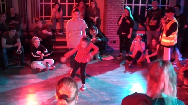 Анастасия Иванова.Голос Дети 6. Popping. Баттл 0,33.(Iva) смотреть онлайн