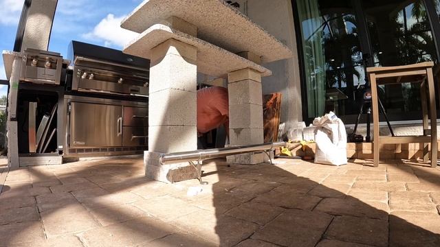 Outdoor Kitchen Center Columns and Cabinet Ledger Stone | Episode 13 смотреть онлайн