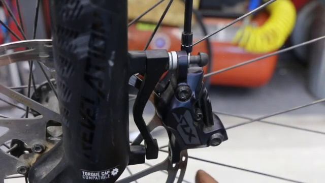 How to set the height for a disk brake caliper that is contacting the rotor. Let's do it! смотреть онлайн