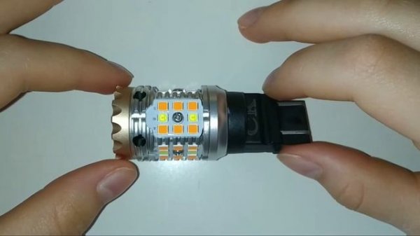 Светодиодная лампа с обманкой NeTuning P27/7W-40s30wa-CK 3157 двухцветная, габарит / поворотник