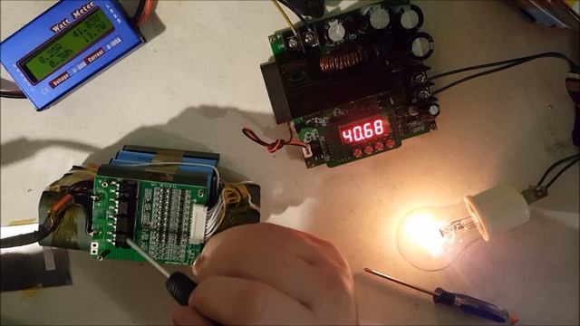 Dismantling the 37v li-ion 18650 battery BMS (part 1) смотреть онлайн