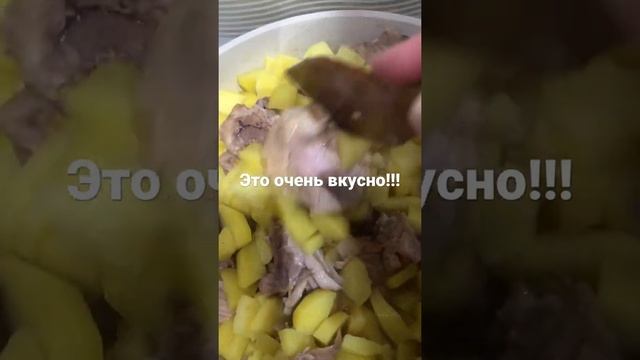 Картошечка со своей тушенкой , приготовленной в автоклаве смотреть онлайн