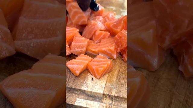 Slammin Salmon Bites w/ Roasted Garlic Aioli смотреть онлайн