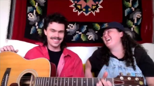 Boy Golden - Sofa Beach Session смотреть онлайн
