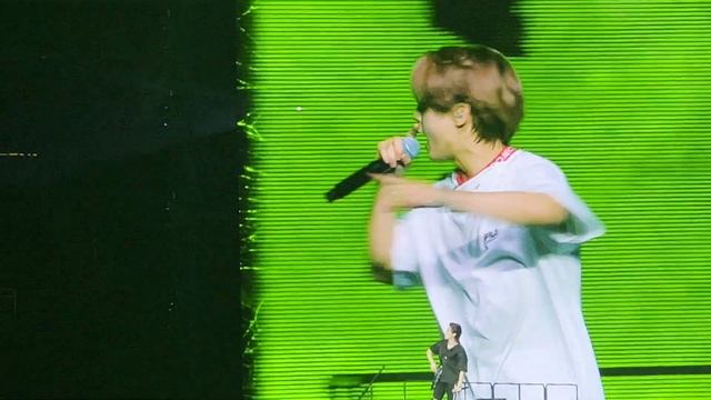 Stray Kids - Han singing Youngblood, 2nd World Tour "MANIAC" смотреть онлайн