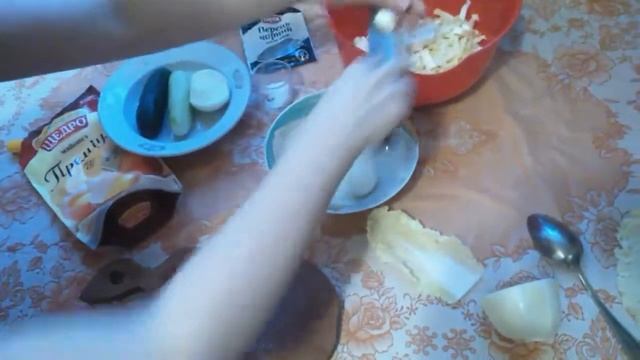 Готуємо салат з пекінської капусти з сиром смотреть онлайн
