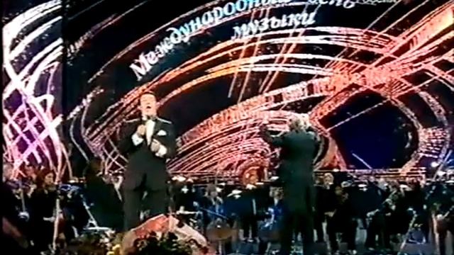 Иосиф Кобзон - Глядя на луч пурпурного заката (LIVE) смотреть онлайн