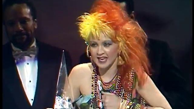 Cyndi Lauper Wins Pop Female Award-AMA 1985 смотреть онлайн