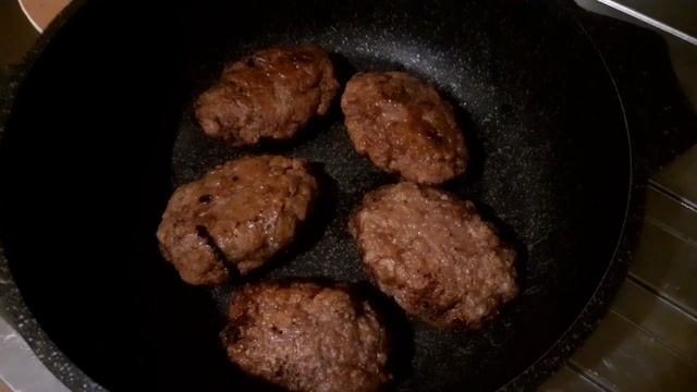 Готовим# сочные котлеты #С новым годом 🎅🤶🧑🎄 смотреть онлайн