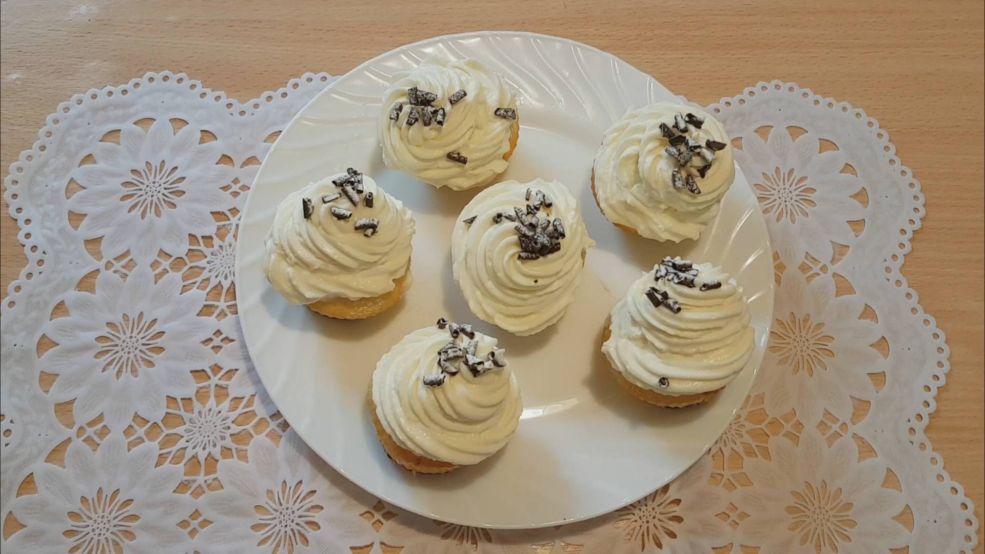 Капкейки с сырным кремом смотреть онлайн