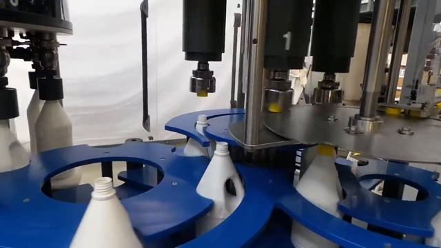 Automatic rotary filling machine LOGYKA R12 - Sodium hypochlorite - Straight neck bottle смотреть онлайн