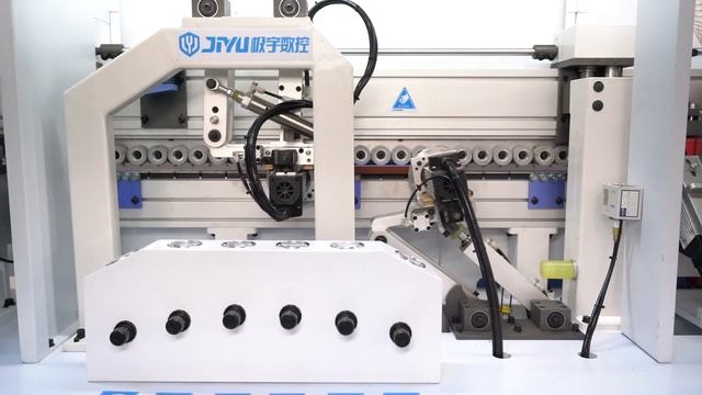 Автоматический кромкооблицовочный станок JIYU JY-568JKGC смотреть онлайн