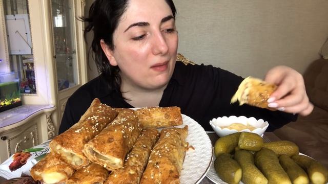 МУКБАНГ | ГОТОВИМ И КУШАЕМ ВМЕСТЕ | СОСИСКИ В ТЕСТЕ | ЗАКУПКА ДЛЯ МУКБАНГА | MUKBANG SAUSAGES смотреть онлайн