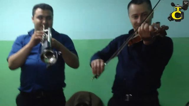 Dimineată După Ceremonie, S-au Schimbat Cu Instrumentele între Ei...