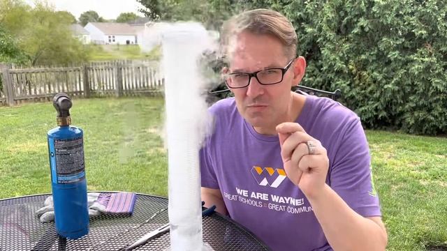 Burning Magnesium vs. CO2 in RamZland!🔥 2Mg(s) + CO2(g) → 2MgO(s) + C(s) #STEM #Science смотреть онлайн