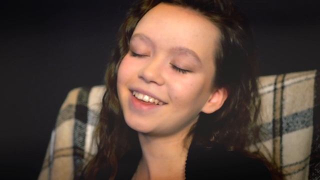 Анастасия Иванова -"Мне звезда упала на ладошку" (11 лет). Александр Дольский. смотреть онлайн