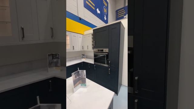 How the kitchen looks in the show room смотреть онлайн