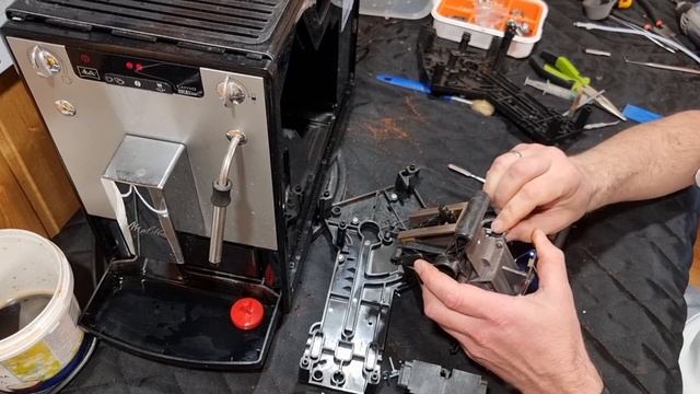 Melitta Solo. Ремонт. Замена помпы.