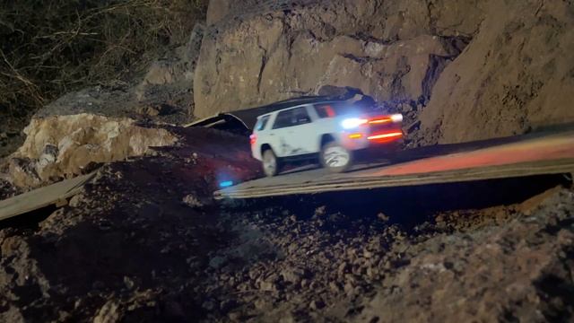 RC CARS land Rover defender Toyota Fortuner jeep Wrangler Suzuki jimny Climbing test смотреть онлайн