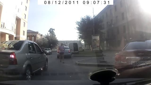 "Каратель" в Тюмени протыкает шину смотреть онлайн