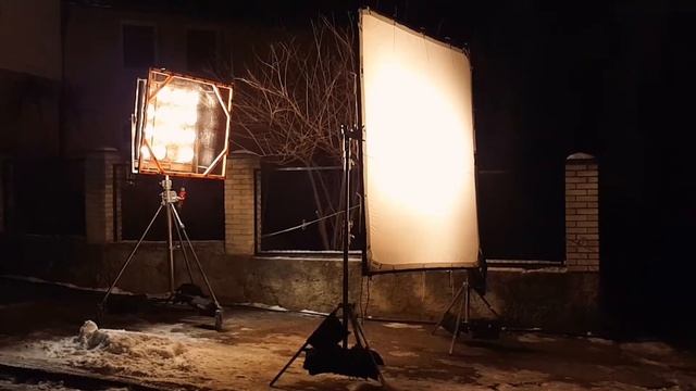 Підготовка до нічних зйомок українського історичного серіалу "Кава з кардамоном" у Львові смотреть онлайн