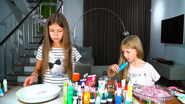 Делаем Слаймы ОДНОЙ РУКОЙ | Слайм Челлендж До ПОСЛЕДНЕЙ КАПЛИ смотреть онлайн